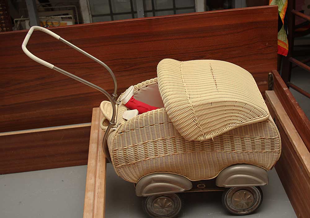Vintage-doll-carriage