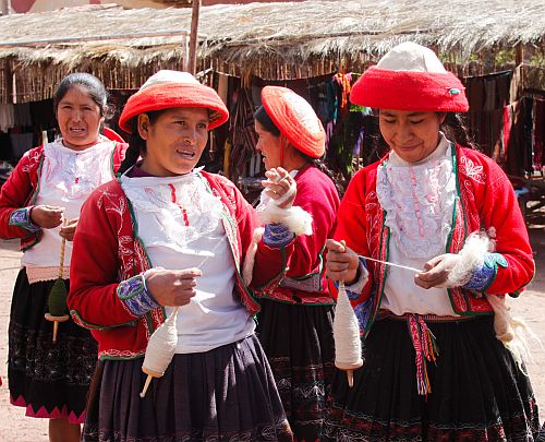 Local Peruvian women threading 500px