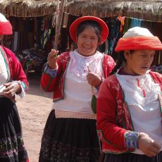 Peruvian women weavers